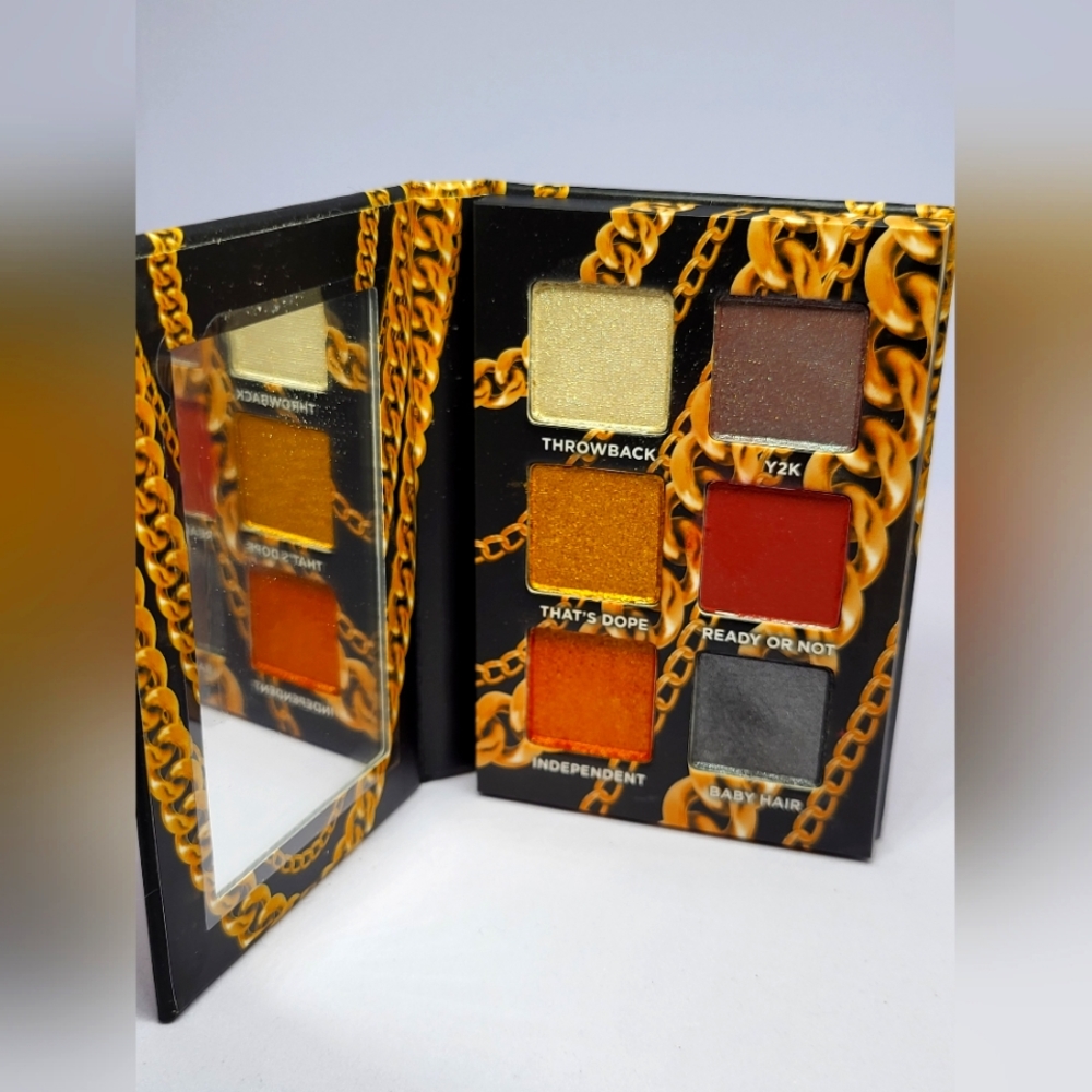 URBAN DECAY MAKEUP: 2000's Eye Shadow Pallet